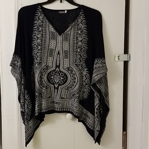 EARTHBOUND Tops - Earthbound boho print shirt